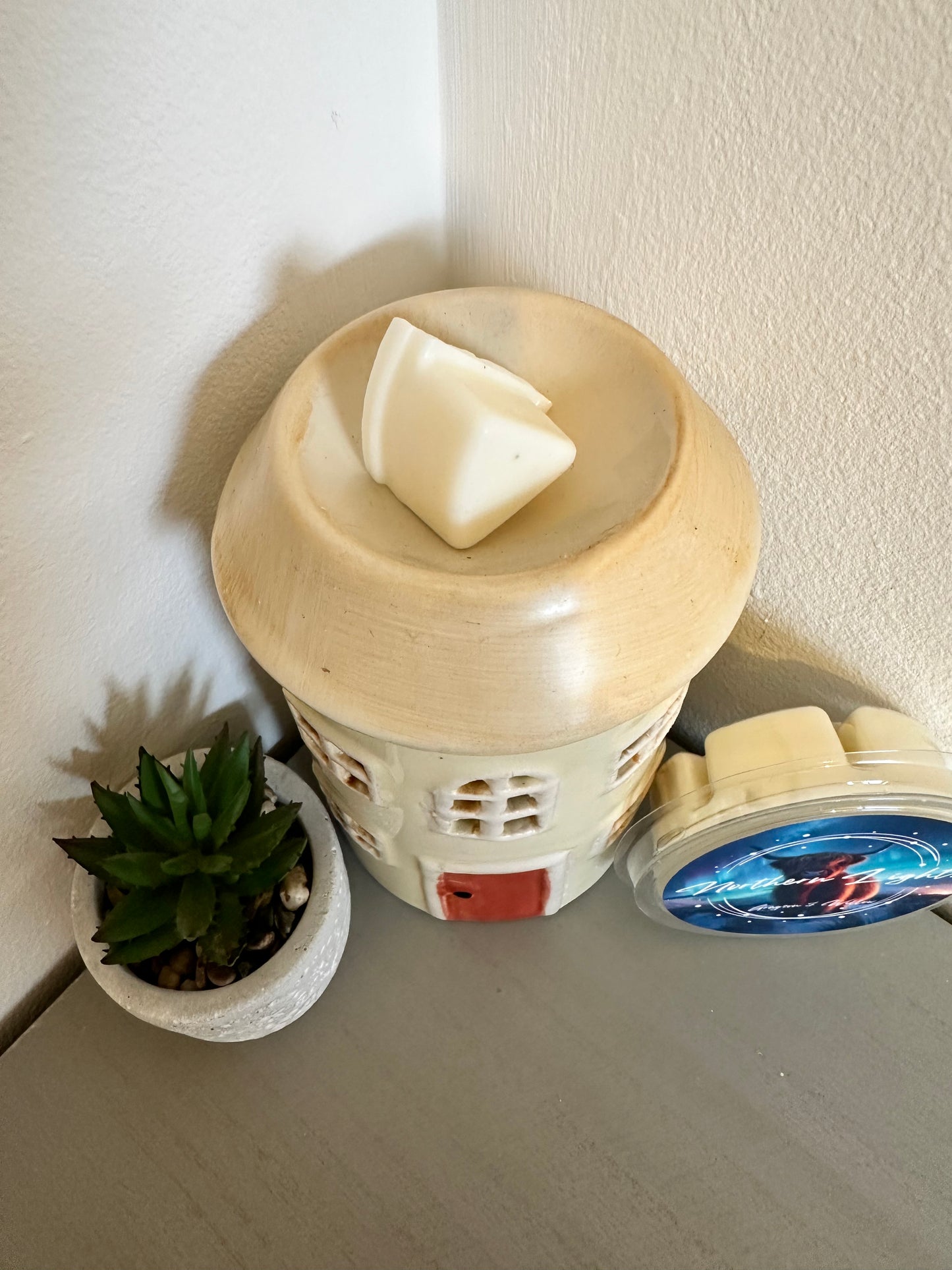 Cream Pottery House Wax Warmer